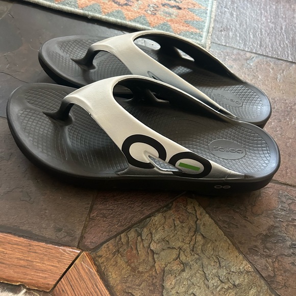 COPY - Oofos original sandals, size 14- NWOT